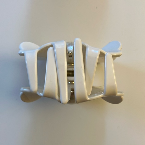 J. Crew Factory Floral Hair Clips - Cream and Tortoise Shell Pair of 2 - Picture 4 of 8